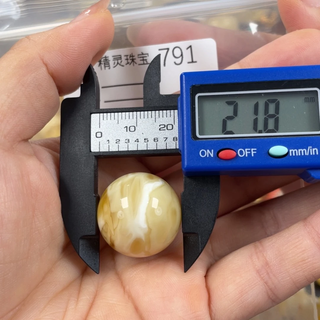 未镶嵌琥珀珠宝奇石