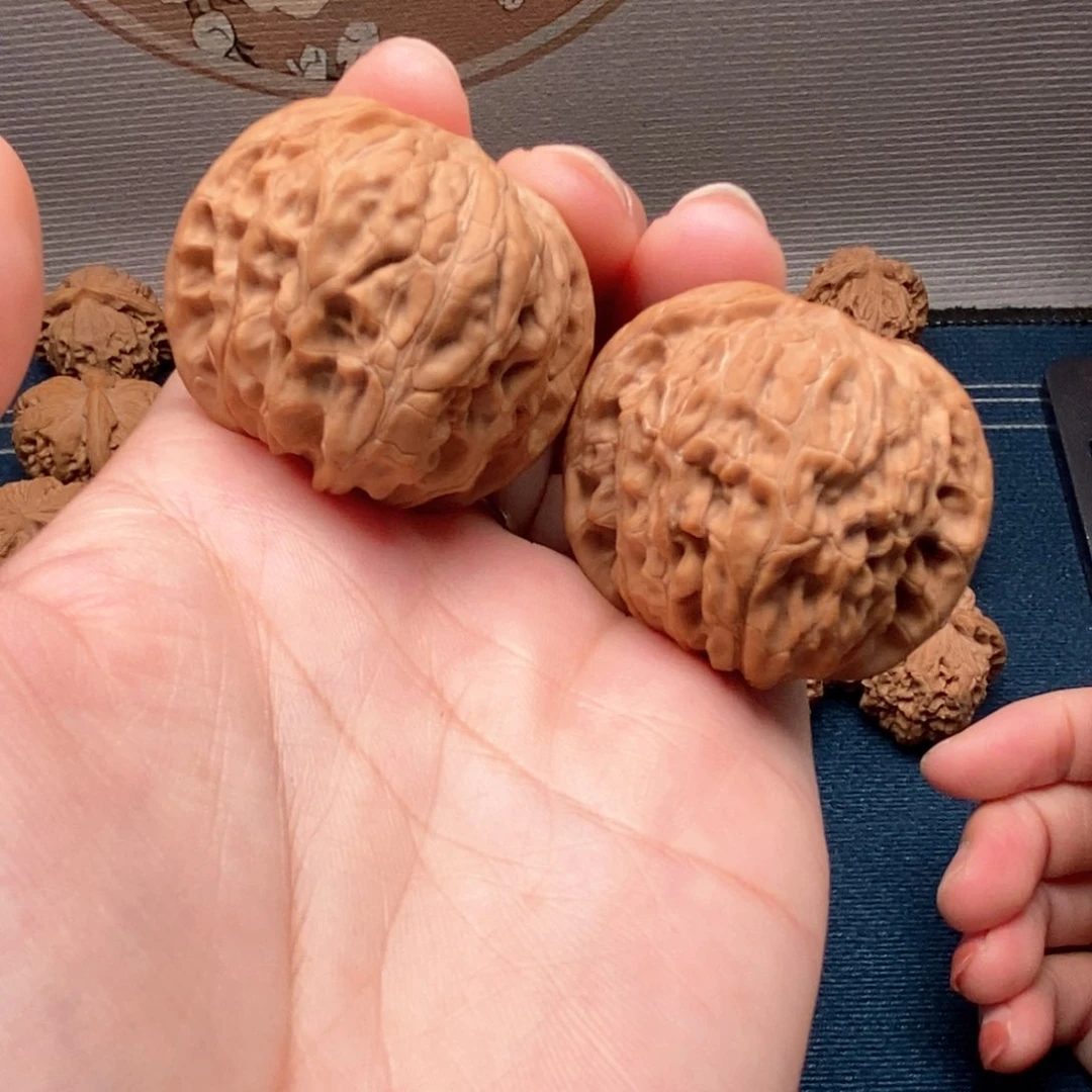 文玩核桃把件8山地磨40