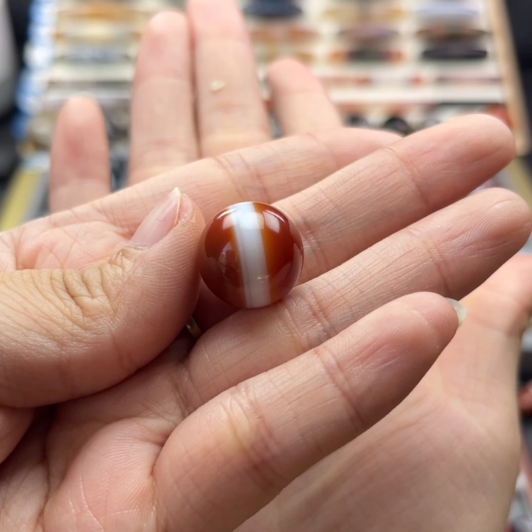 做***的玛瑙/玉髓未镶嵌颈饰