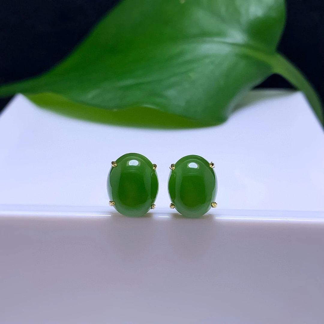 18k金镶嵌天然和田碧玉耳钉 温润细腻 老矿老料 玉石尺寸约8×10mm