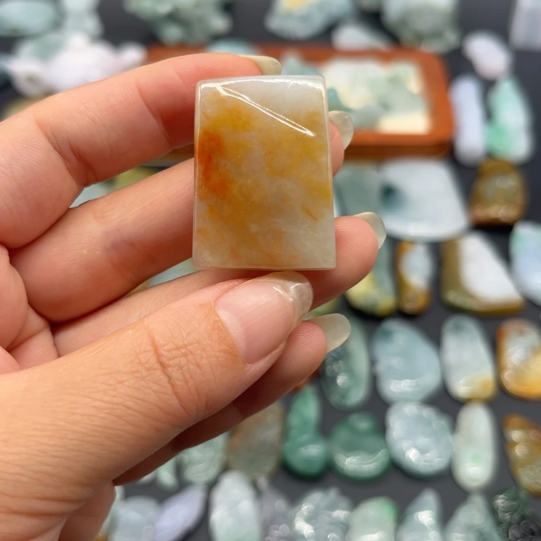 翡翠未镶嵌颈饰无事牌