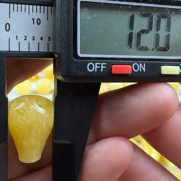 蜜蜡未镶嵌裸石30杂