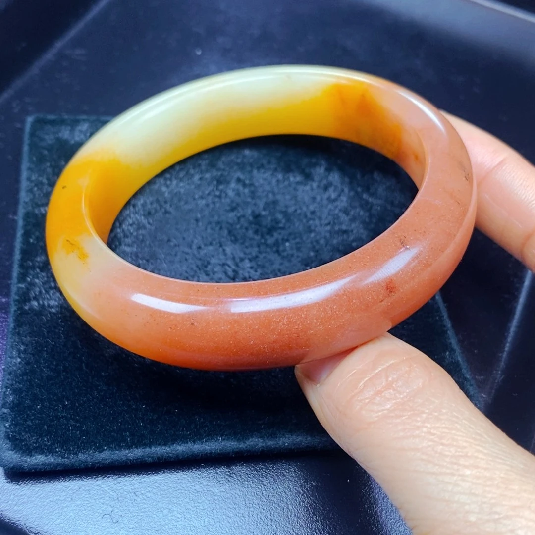 未镶嵌石英质玉（黄龙玉）颈饰