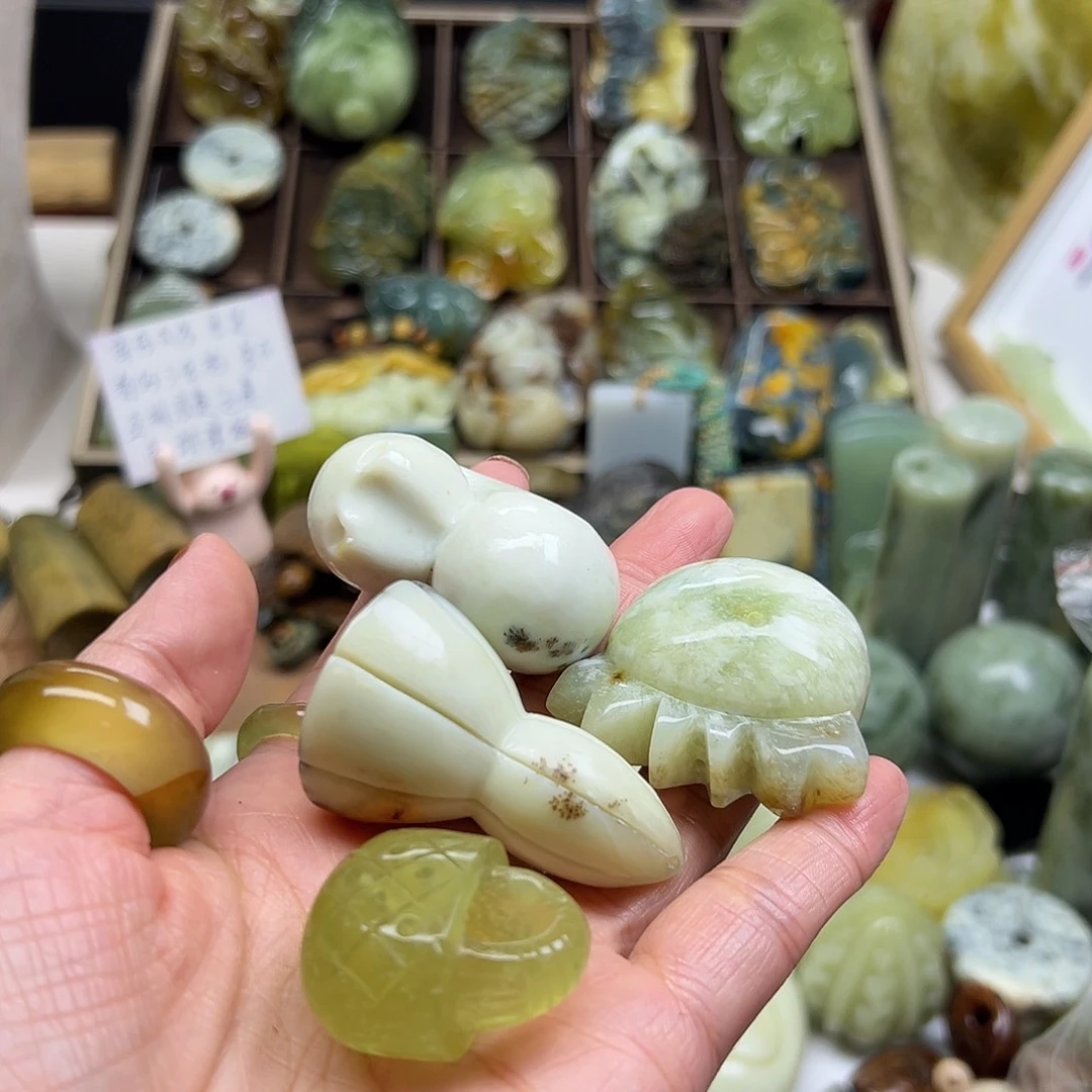 N***咻岫玉未镶嵌颈饰辽阳料四个一起