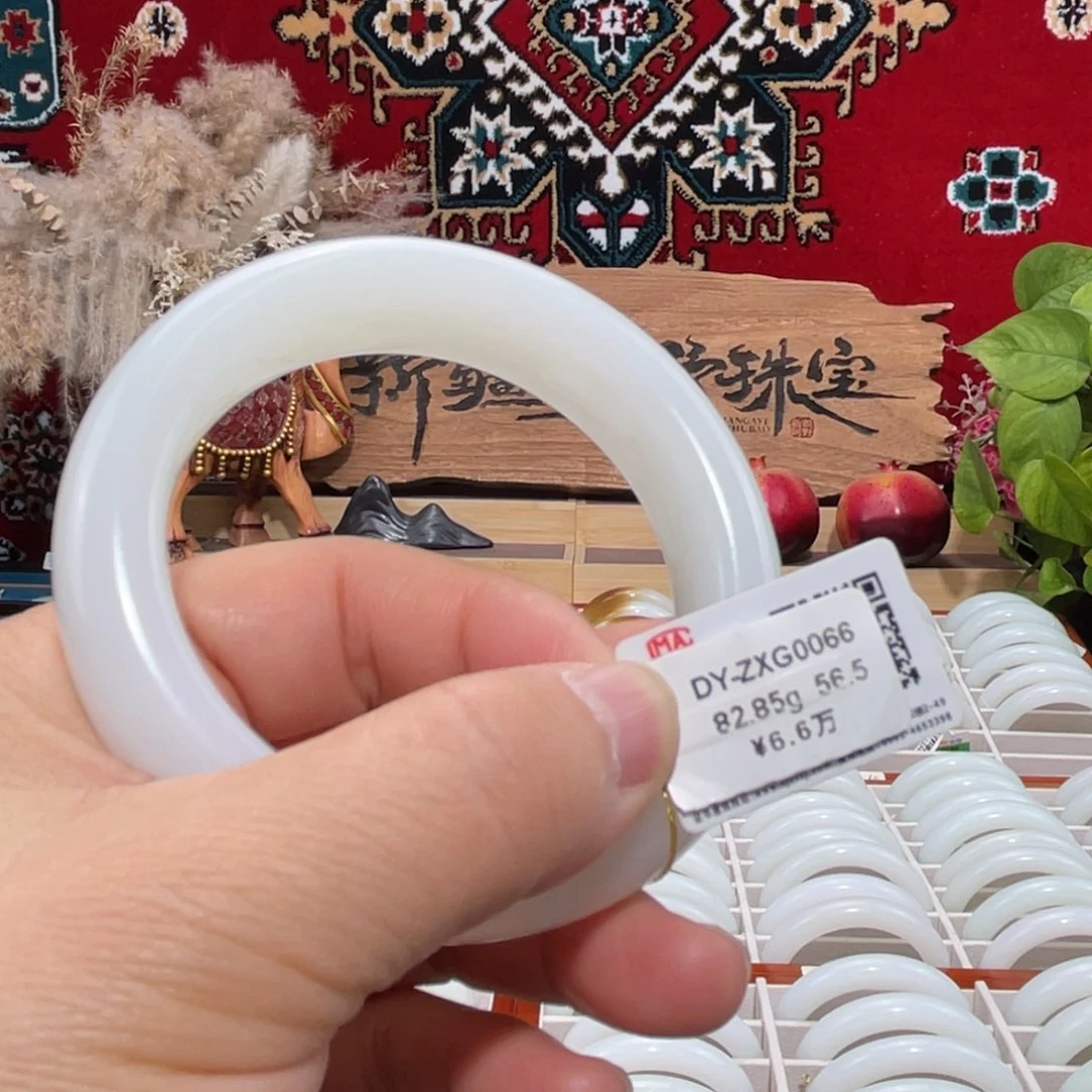 未镶嵌手镯和田玉天然新疆上等羊脂级且末老料