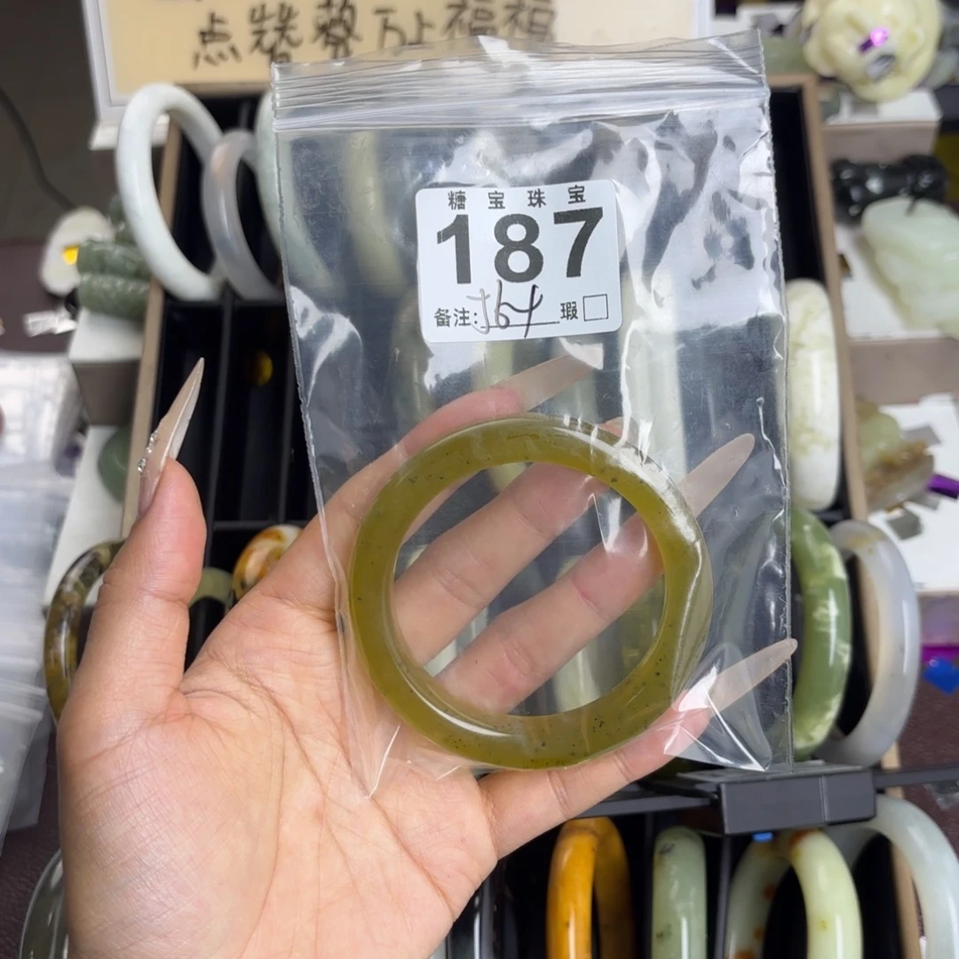 未镶嵌蛇纹石玉手镯有****.