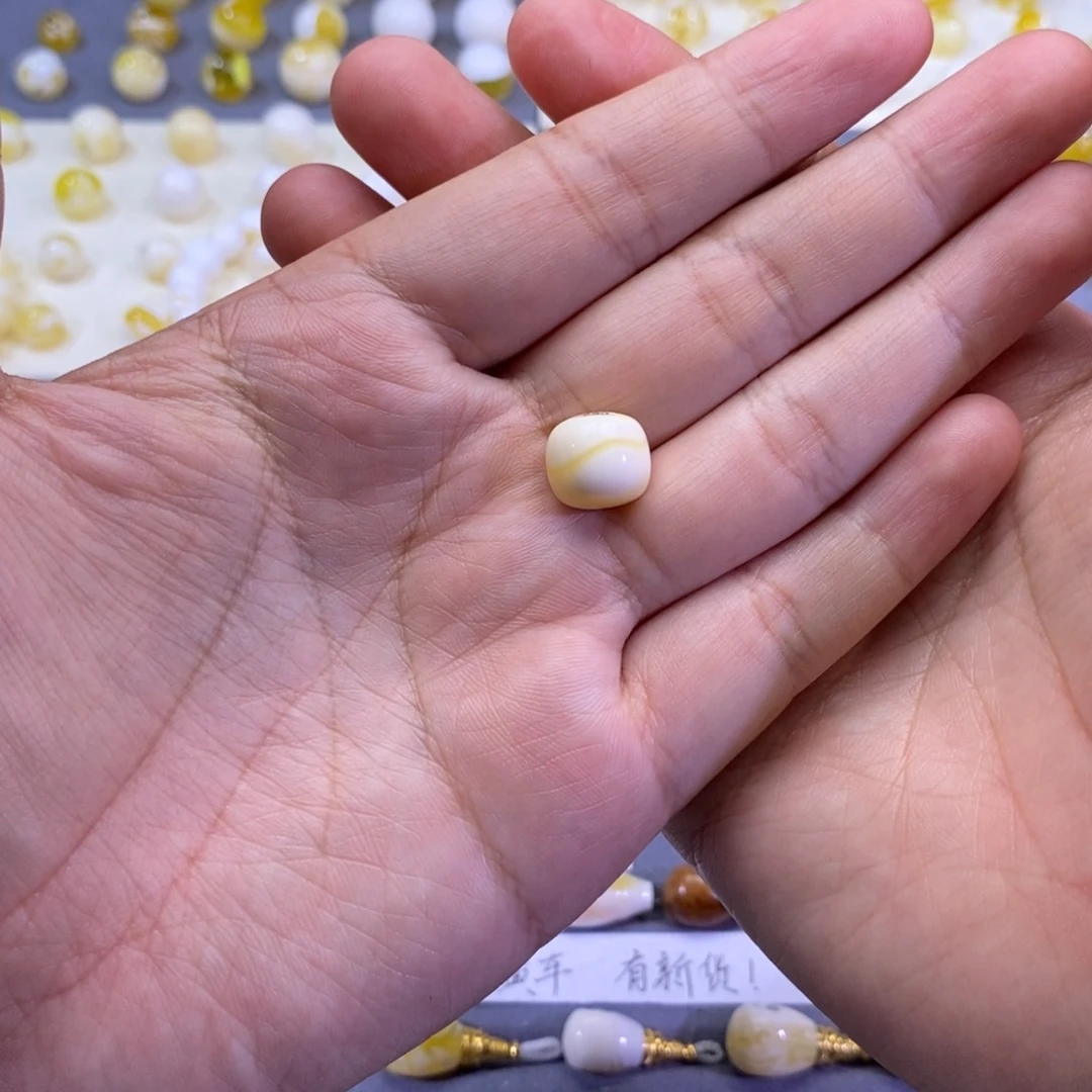 琥珀珠宝奇石未镶嵌p****?