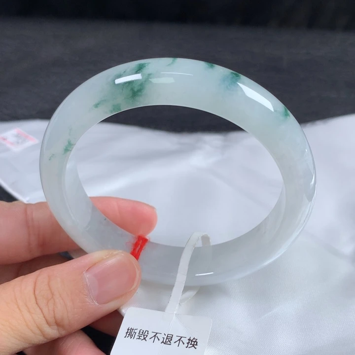 翡翠未镶嵌手镯