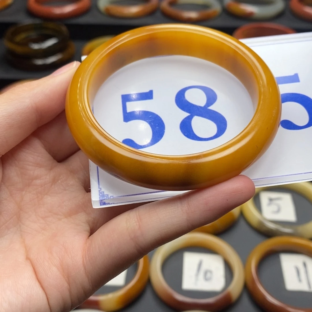 石英质玉（黄龙玉）手镯未镶嵌