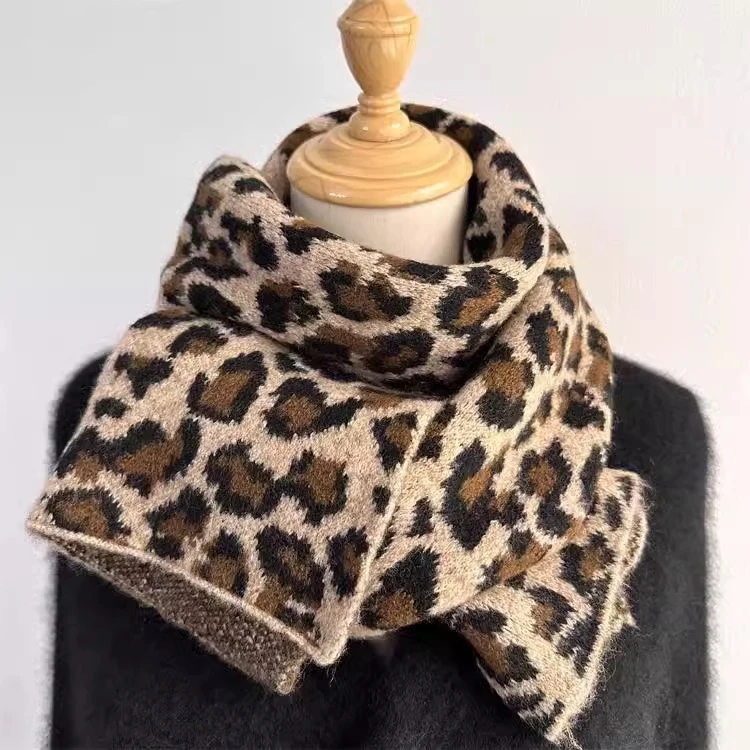 英国Cosp Kosp 简约灰豹包边冬季围脖保暖羊毛围巾百搭长款披肩女