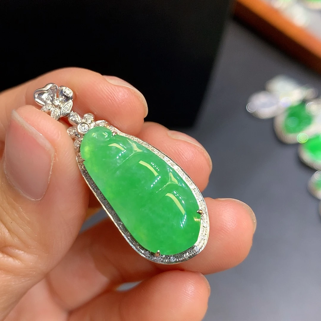 翡翠吊坠(不含链)18K金镶嵌