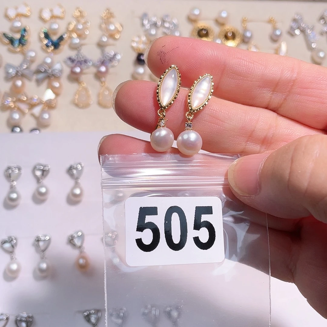 合金淡水珍珠耳饰哎****?