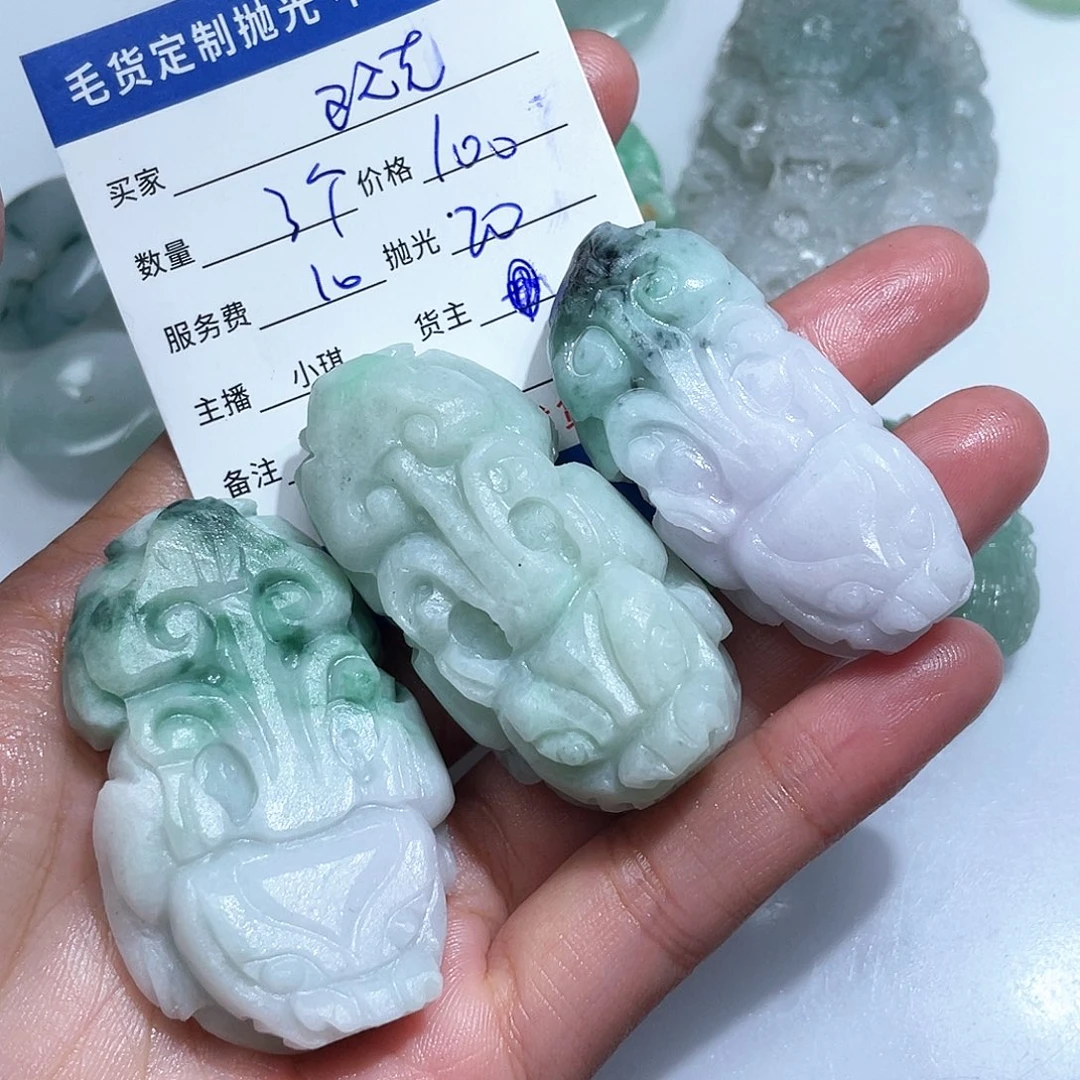 欧***克翡翠未镶嵌颈饰是