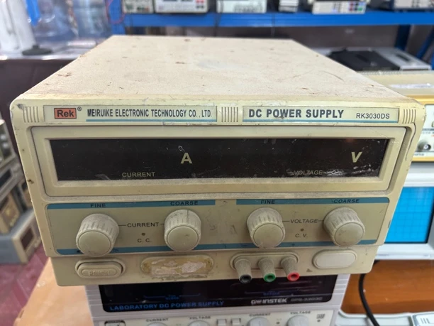 8新  30V30Ａ开关直流稳压电源开机不了坏机不包好坏不退