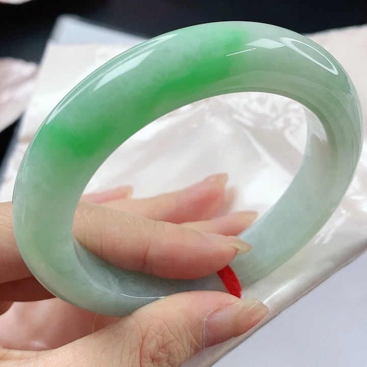 未镶嵌手镯翡翠，818