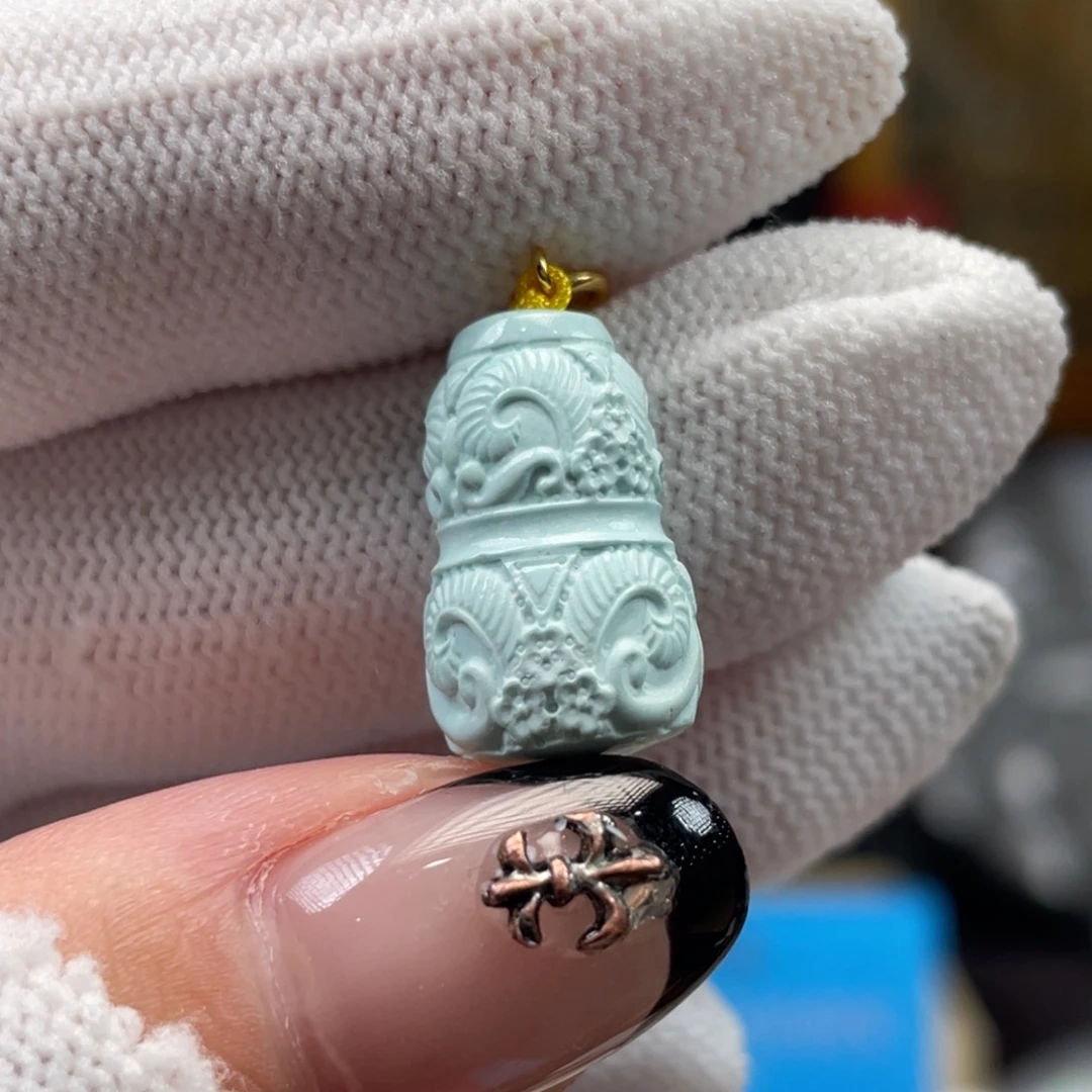 绿松石未镶嵌挂件