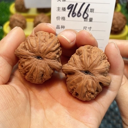 挽***风文玩核桃把件39全品元宝水尖9593