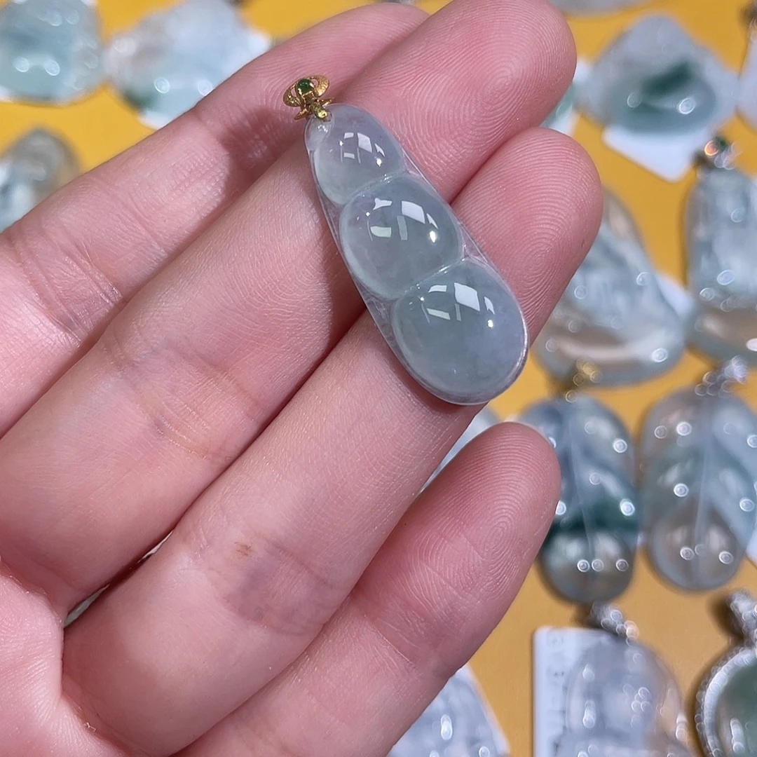 翡翠18K金镶嵌颈饰豆子