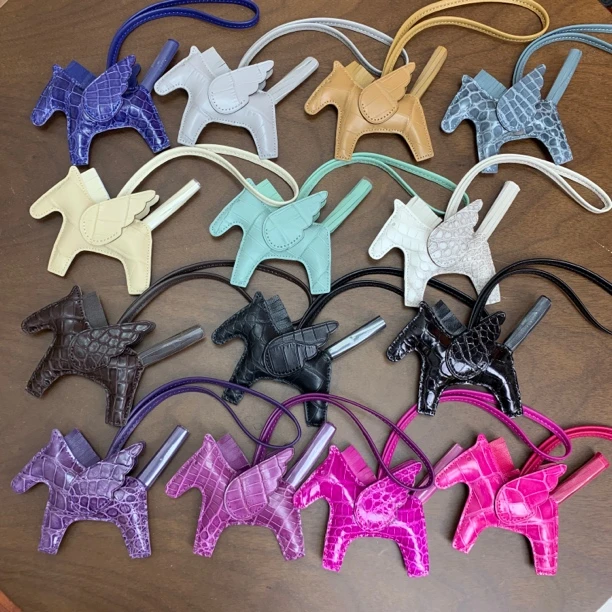 全鳄鱼手缝小马挂饰