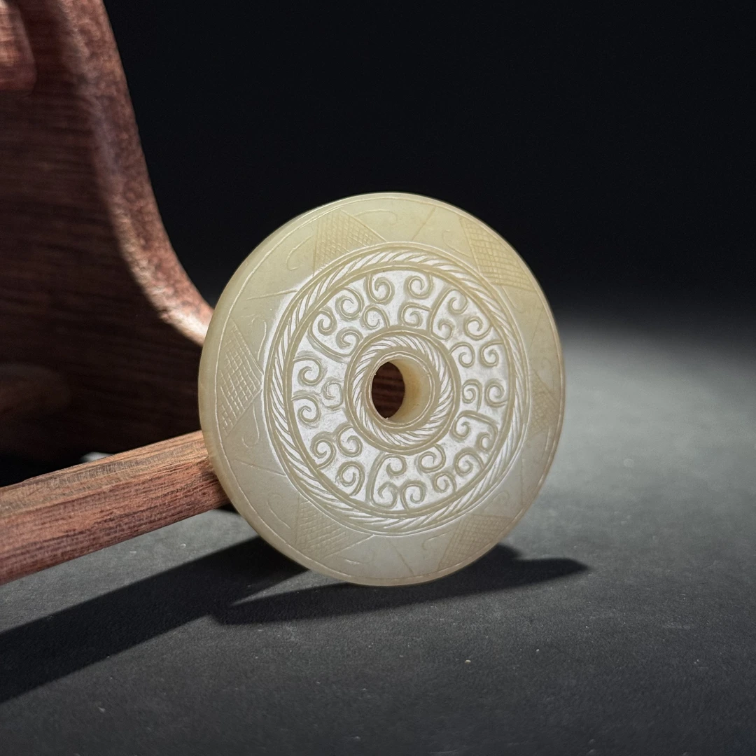 明早期卷云纹玉壁-HBG15739