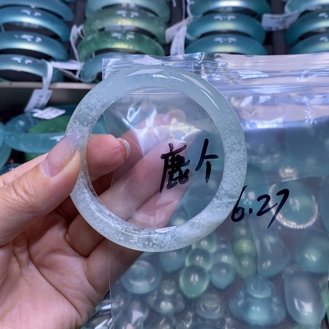 蛇纹石玉未镶嵌手镯鹿**桃