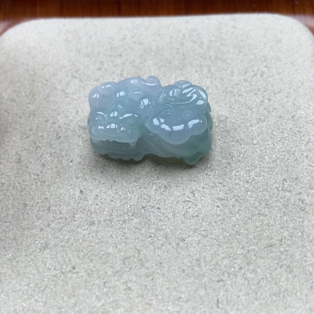 翡翠未镶嵌颈饰霸王