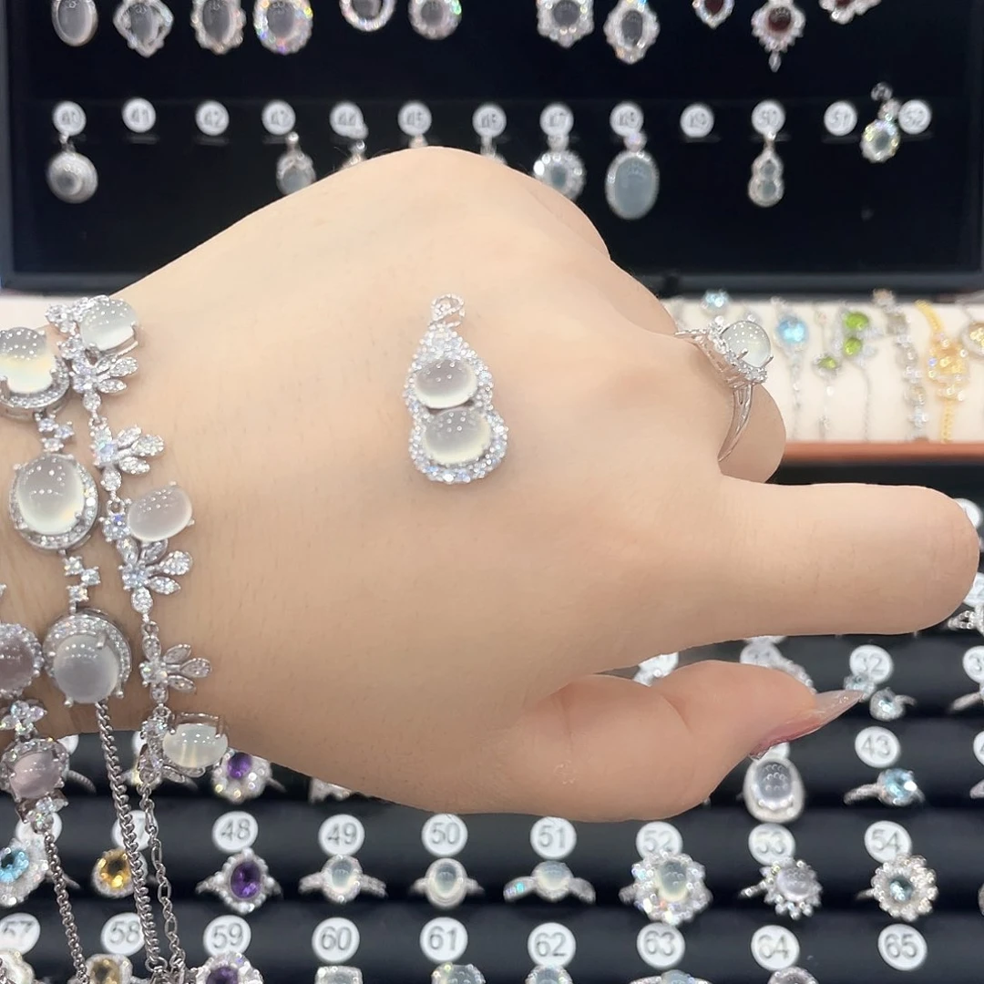 蛇纹石玉银S925镶嵌颈饰宝**！