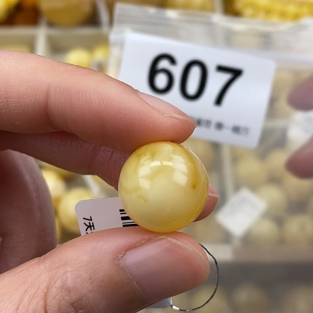 蜜蜡未镶嵌珠宝奇石15