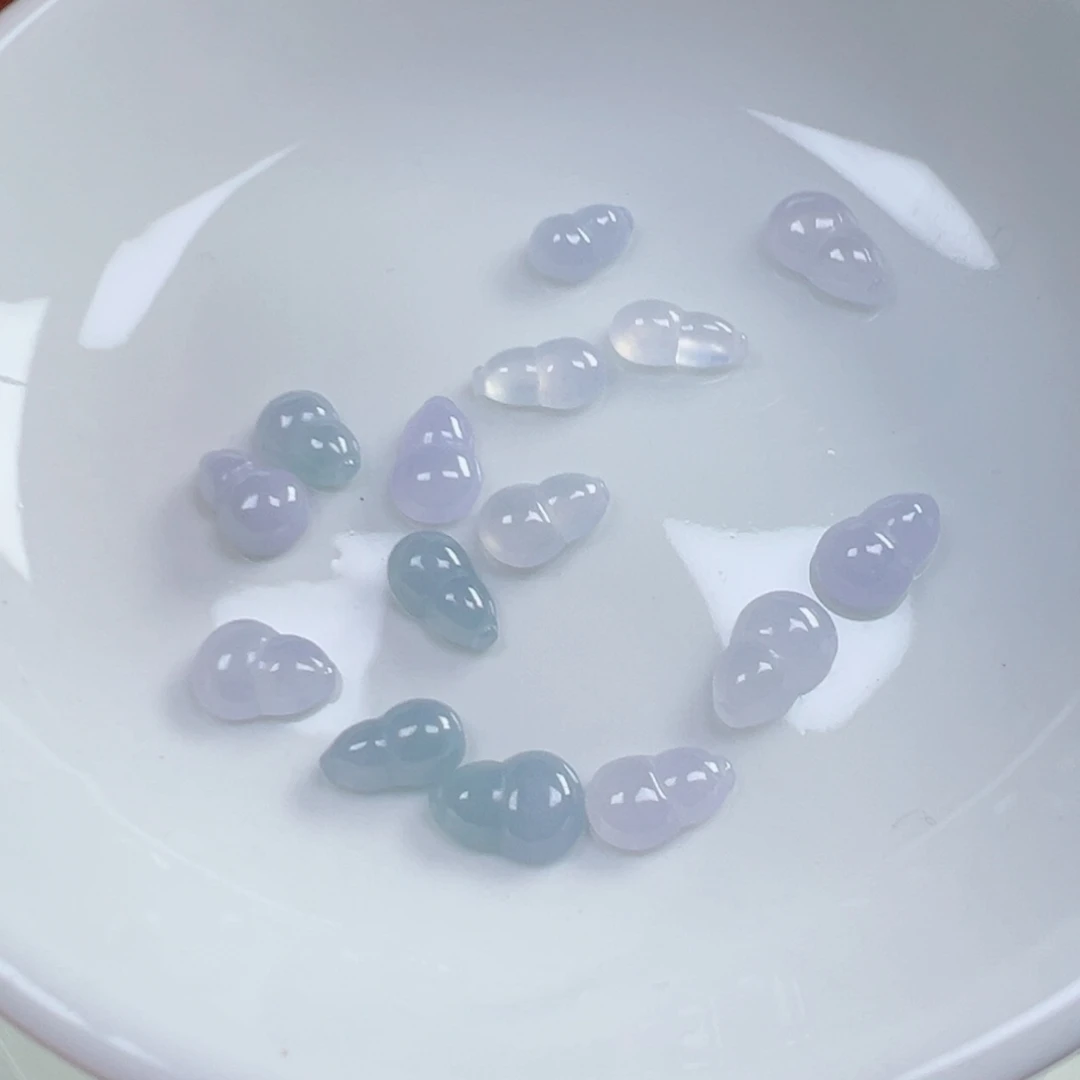 散珠翡翠葫芦一个