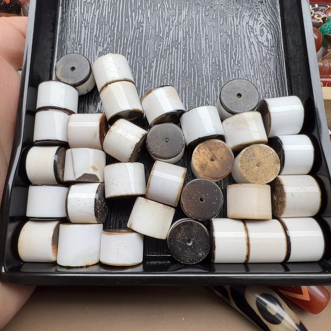 岁***声玛瑙/玉髓未镶嵌珠宝半成品