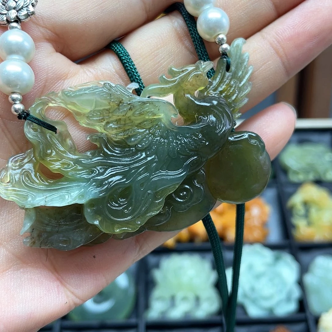 蛇纹石玉未镶嵌颈饰