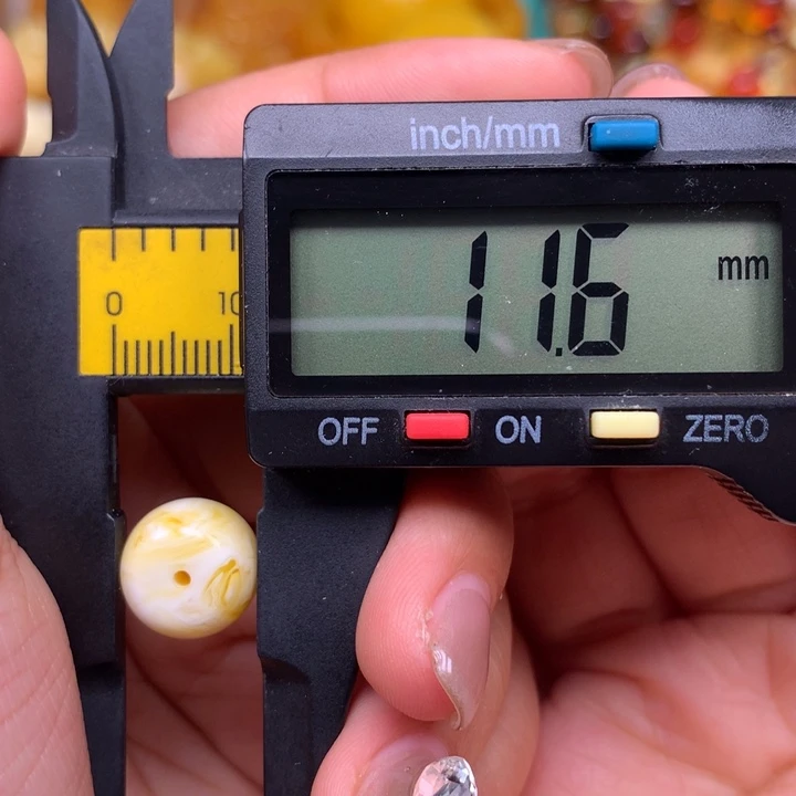 非金属仿琥珀配饰50