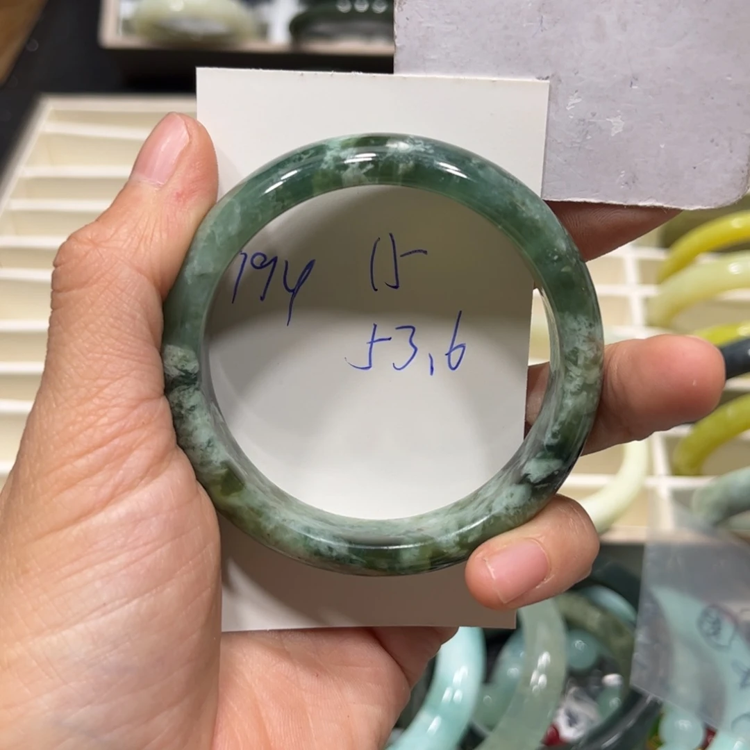 蛇纹石玉手镯未镶嵌林
