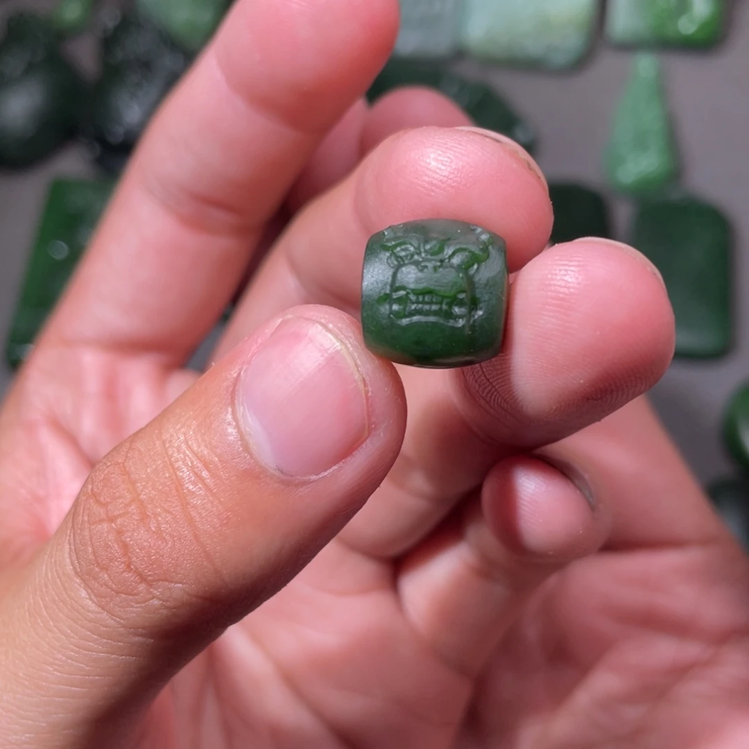 和田玉（碧玉）未镶嵌颈饰定制