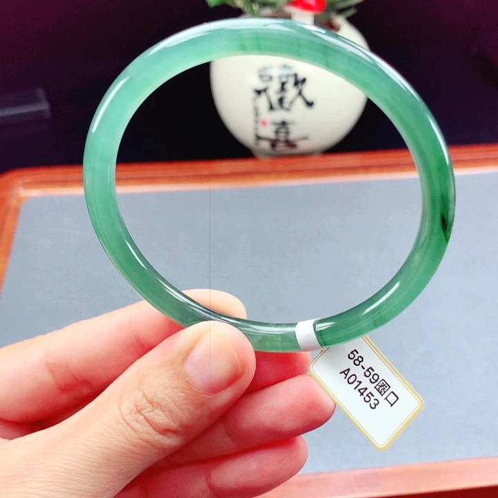 未镶嵌手镯翡翠圆镯