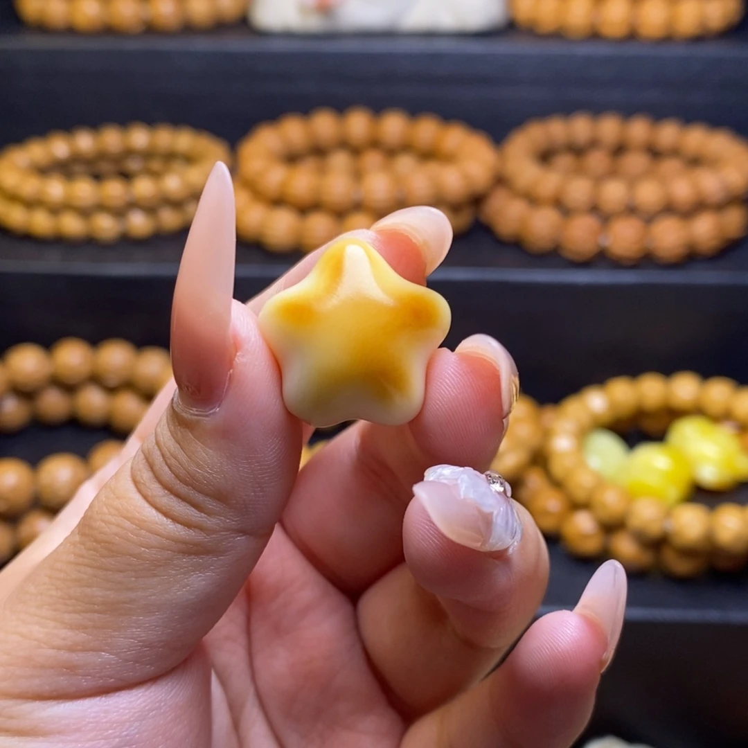 无非金属屁桃配饰