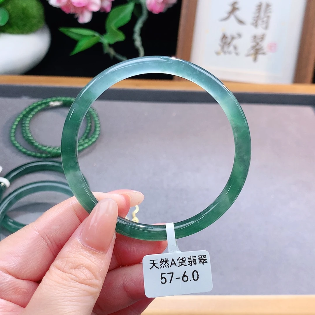 未镶嵌手镯（圆镯）翡翠