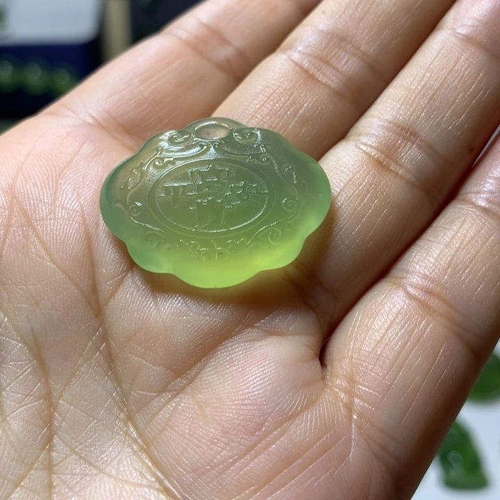 岫玉未镶嵌颈饰吊坠