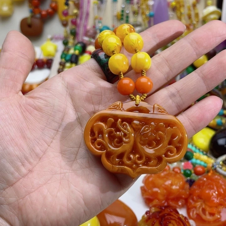 简***福30号雕刻如意锁吊坠