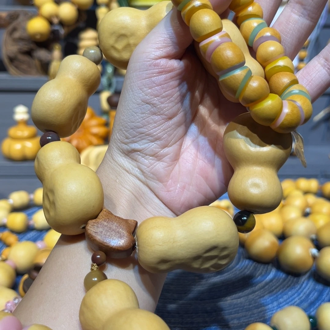 喵***～大肠加花生手持。