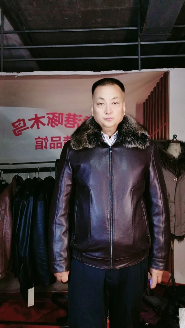 男士真皮夹克，狐狸毛领，水貂内胆，活里活面可脱卸内胆，舒适保暖