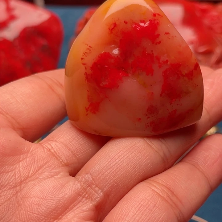 巴林鸡血石鸡血石手玩件