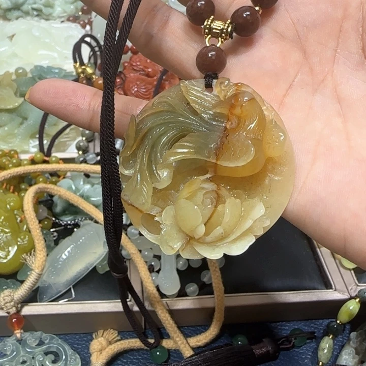 蛇纹石玉未镶嵌吊坠