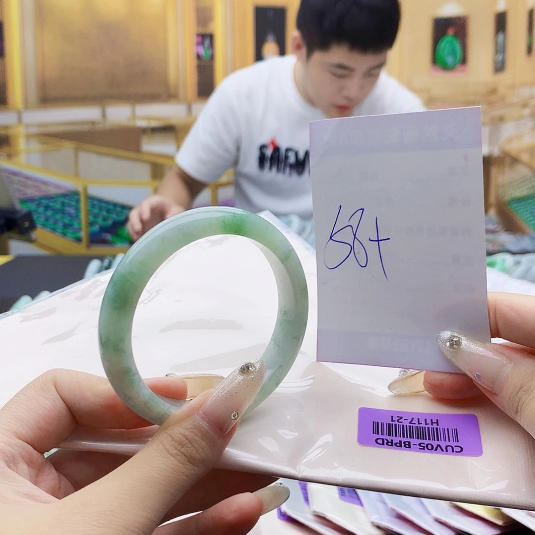 翡翠手镯未镶嵌099776890000