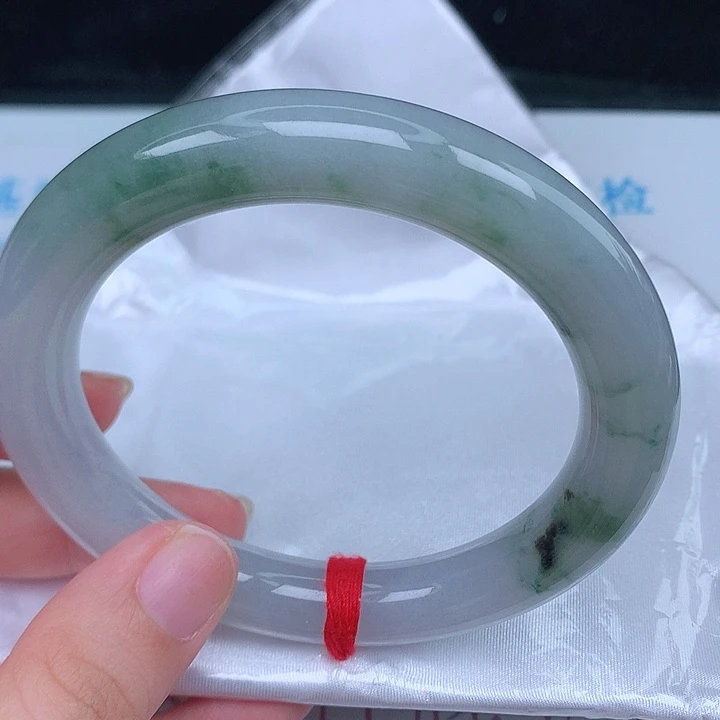 未镶嵌手镯（圆镯）翡翠天然