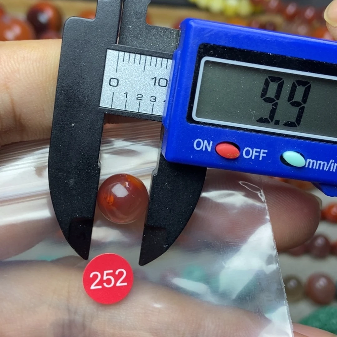 南红玛瑙未镶嵌有瑕疵