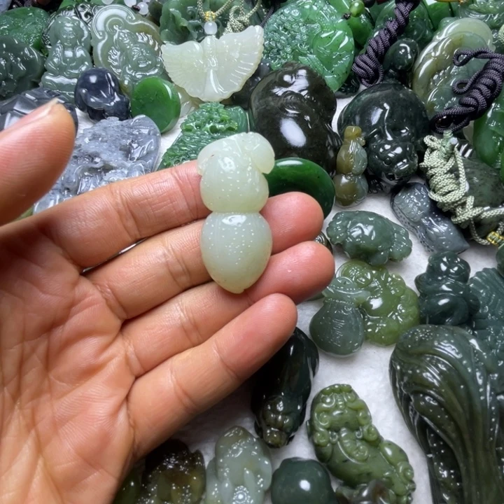 和田玉未镶嵌颈饰