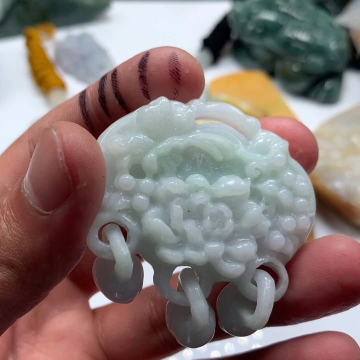 翡翠未镶嵌颈饰保真天然a货翡翠