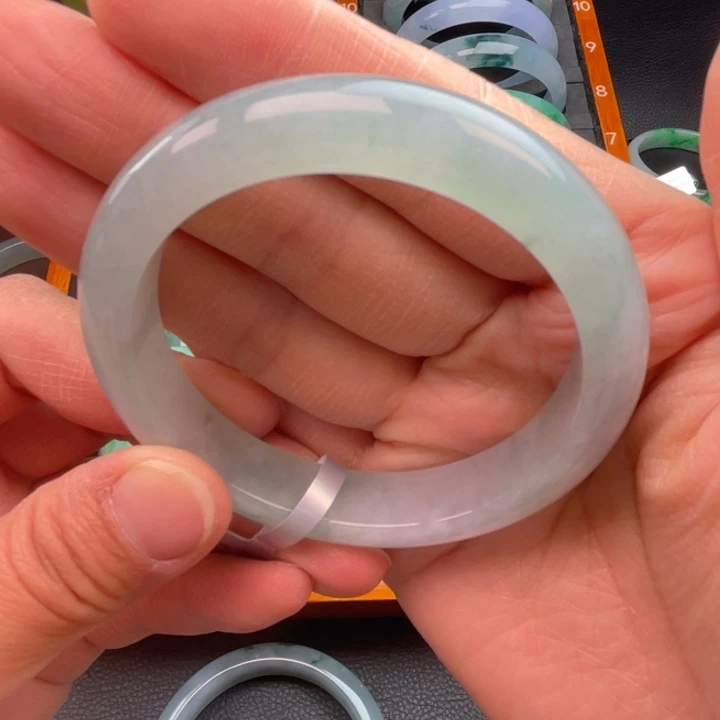 云***轻翡翠未镶嵌手镯缅甸翡翠