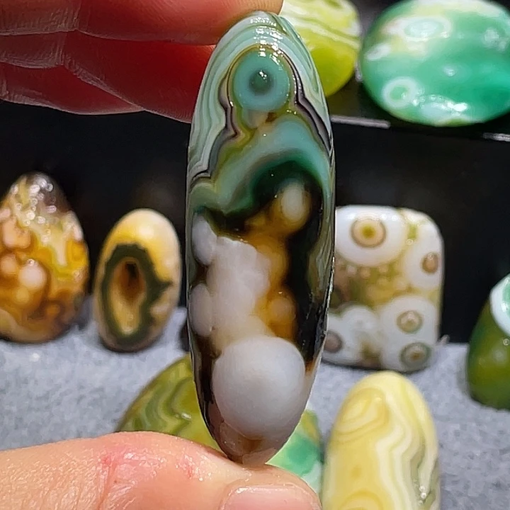 S***.玛瑙/玉髓未镶嵌珠宝奇石